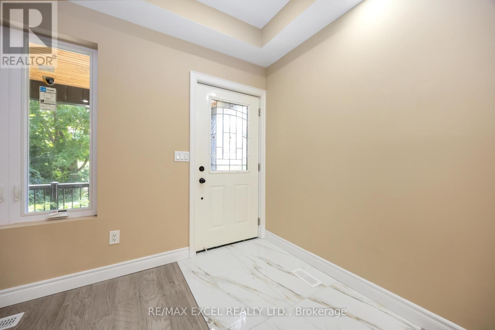 












75 HARVIE AVENUE

,
Toronto (Corso Italia-Davenport),




Ontario
M6E4K4

