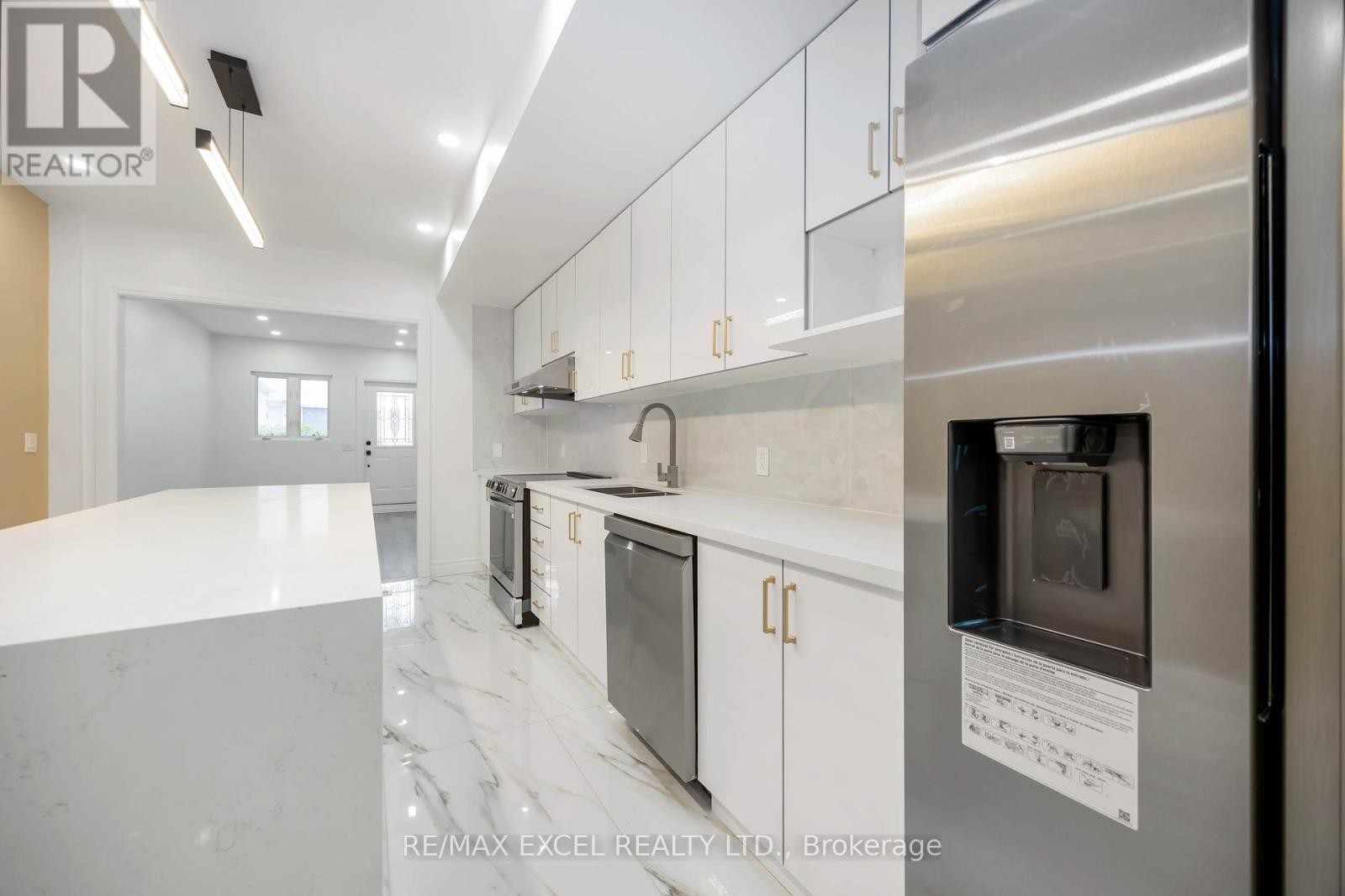 












75 HARVIE AVENUE

,
Toronto (Corso Italia-Davenport),




Ontario
M6E4K4

