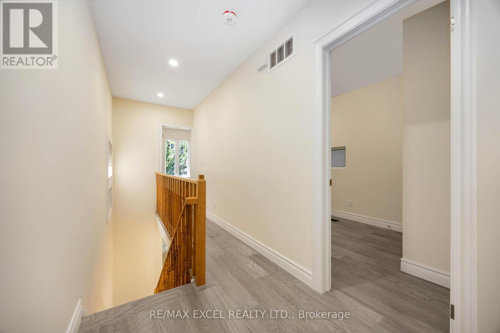 












75 HARVIE AVENUE

,
Toronto (Corso Italia-Davenport),




Ontario
M6E4K4

