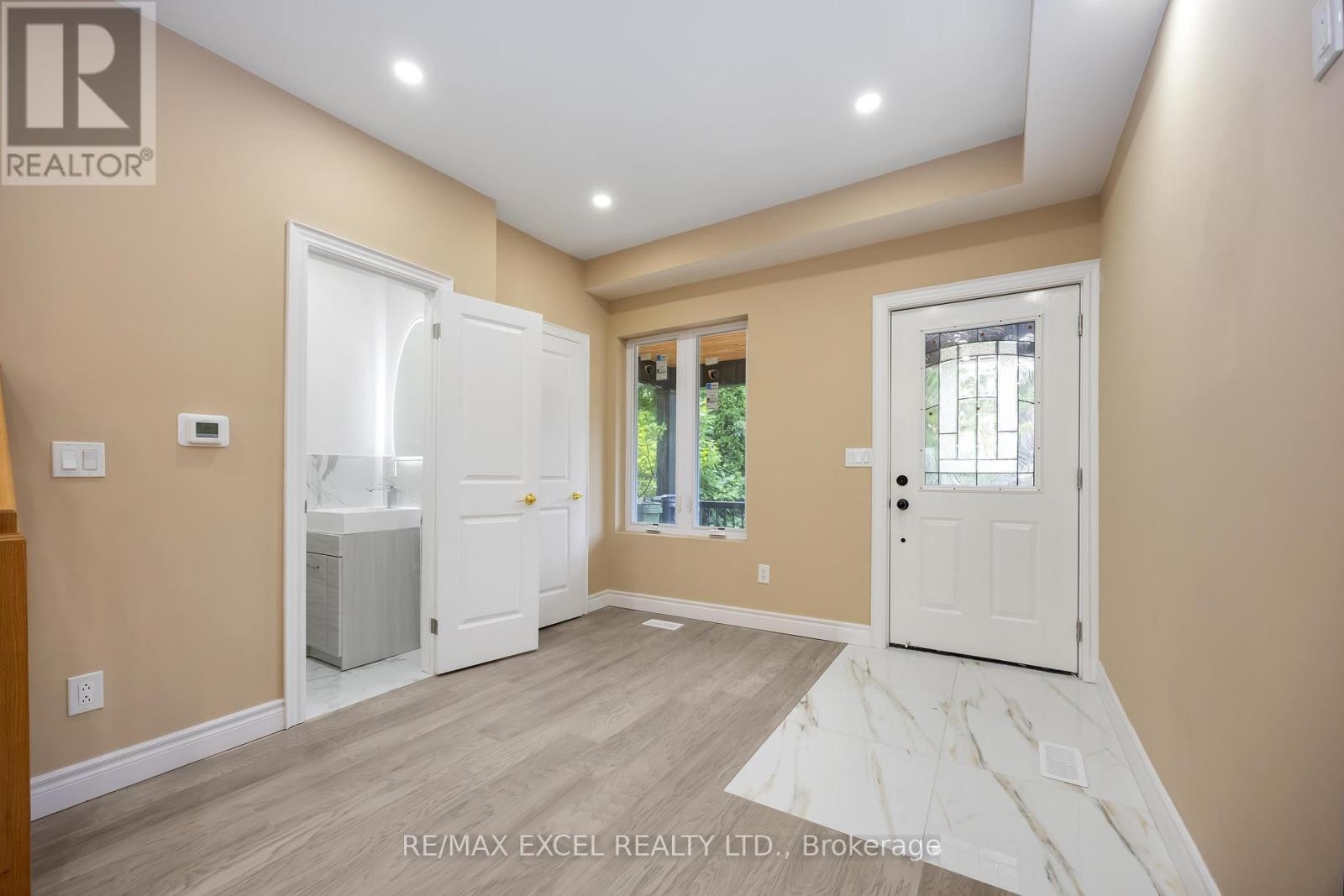 












75 HARVIE AVENUE

,
Toronto (Corso Italia-Davenport),




Ontario
M6E4K4

