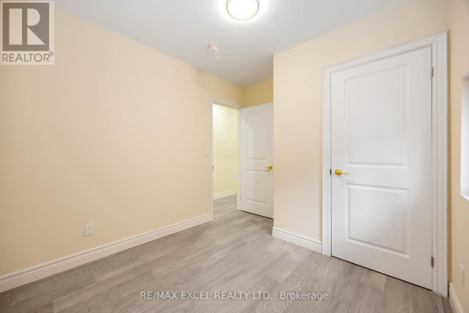 












75 HARVIE AVENUE

,
Toronto (Corso Italia-Davenport),




Ontario
M6E4K4

