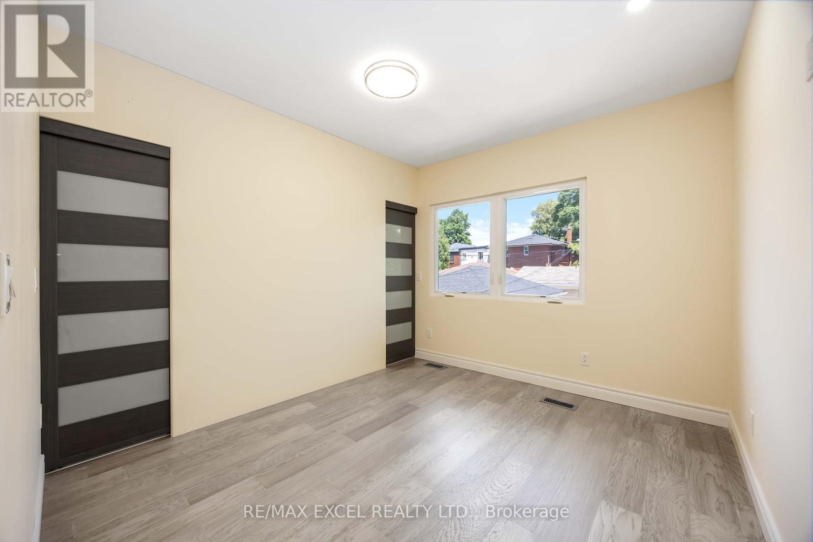 












75 HARVIE AVENUE

,
Toronto (Corso Italia-Davenport),




Ontario
M6E4K4

