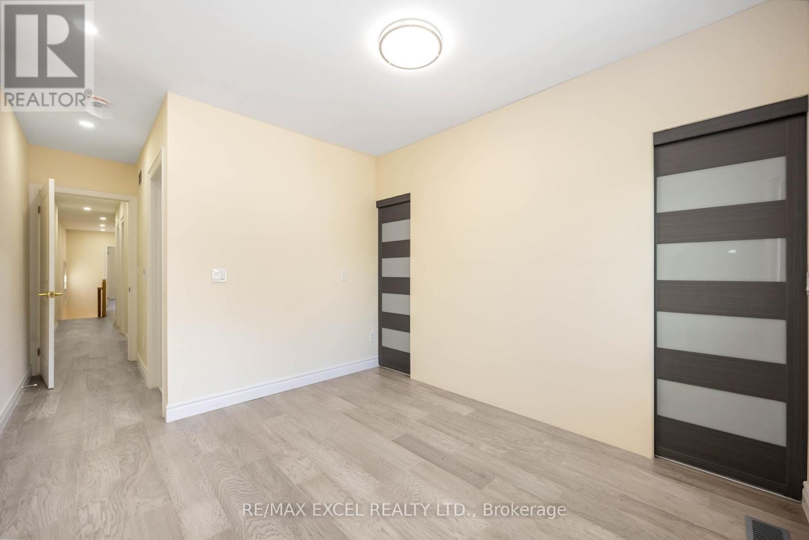 












75 HARVIE AVENUE

,
Toronto (Corso Italia-Davenport),




Ontario
M6E4K4

