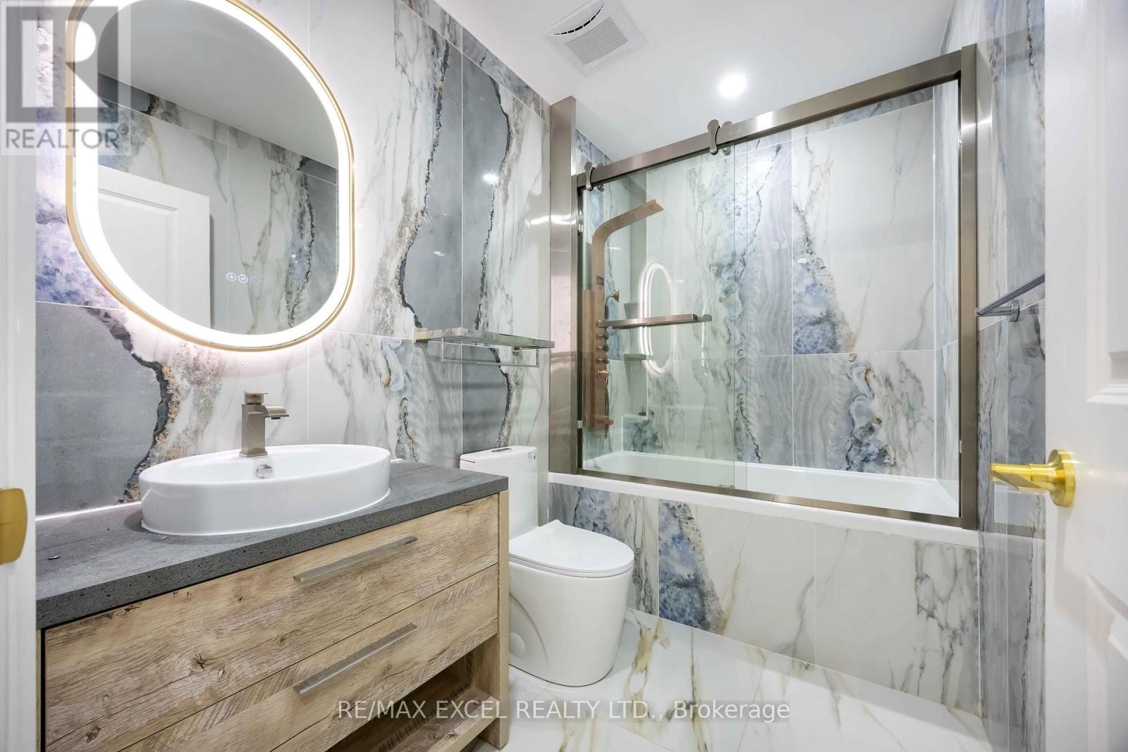 












75 HARVIE AVENUE

,
Toronto (Corso Italia-Davenport),




Ontario
M6E4K4

