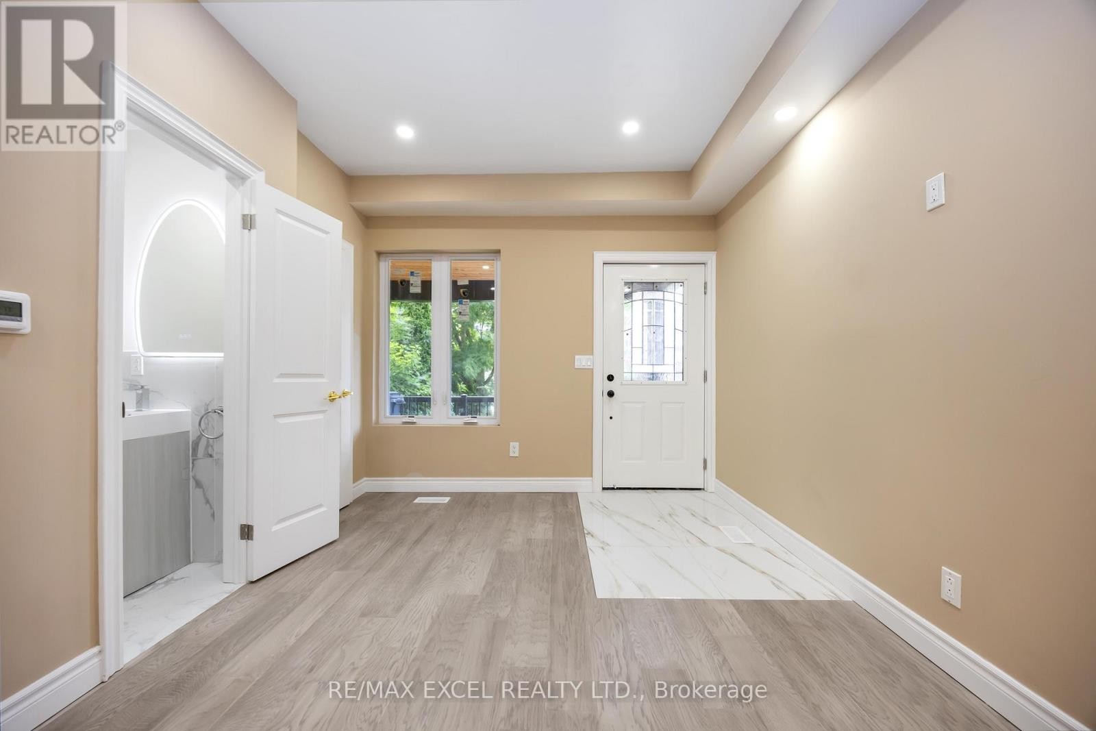 












75 HARVIE AVENUE

,
Toronto (Corso Italia-Davenport),




Ontario
M6E4K4

