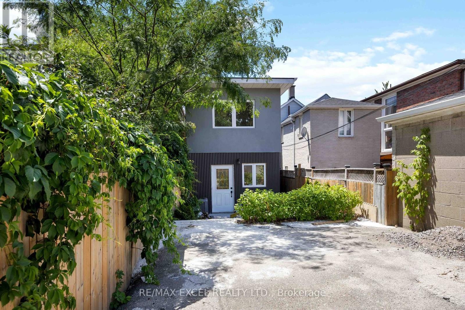 












75 HARVIE AVENUE

,
Toronto (Corso Italia-Davenport),




Ontario
M6E4K4

