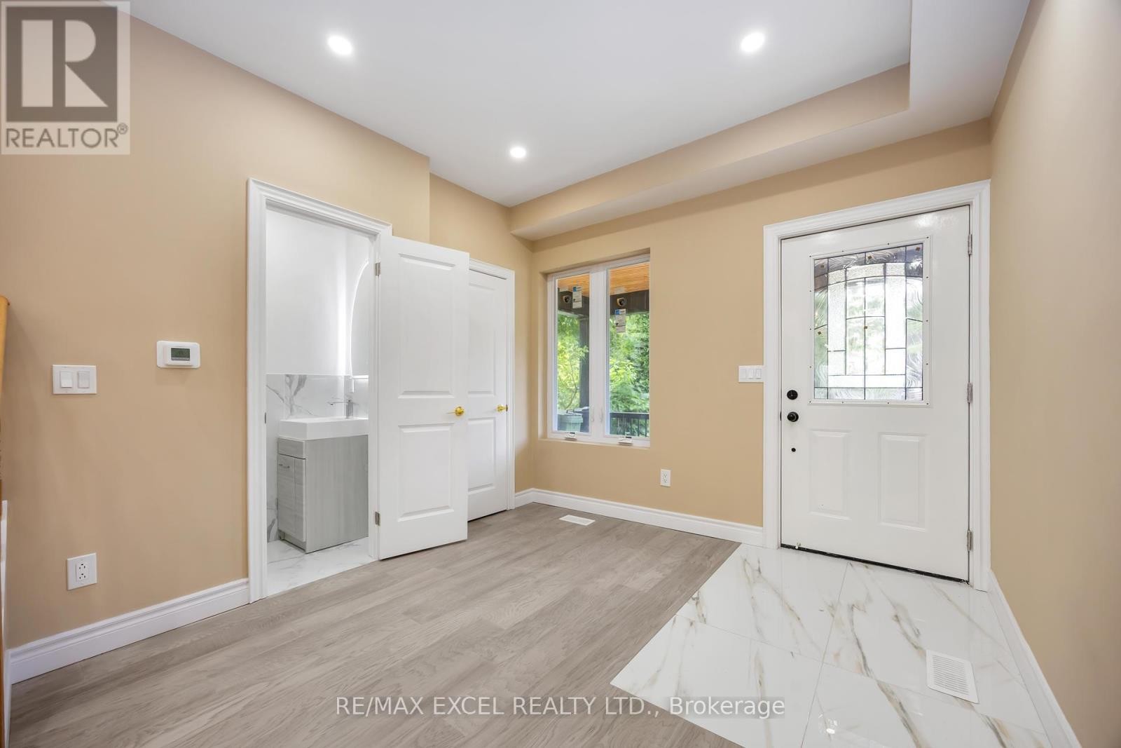 












75 HARVIE AVENUE

,
Toronto (Corso Italia-Davenport),




Ontario
M6E4K4

