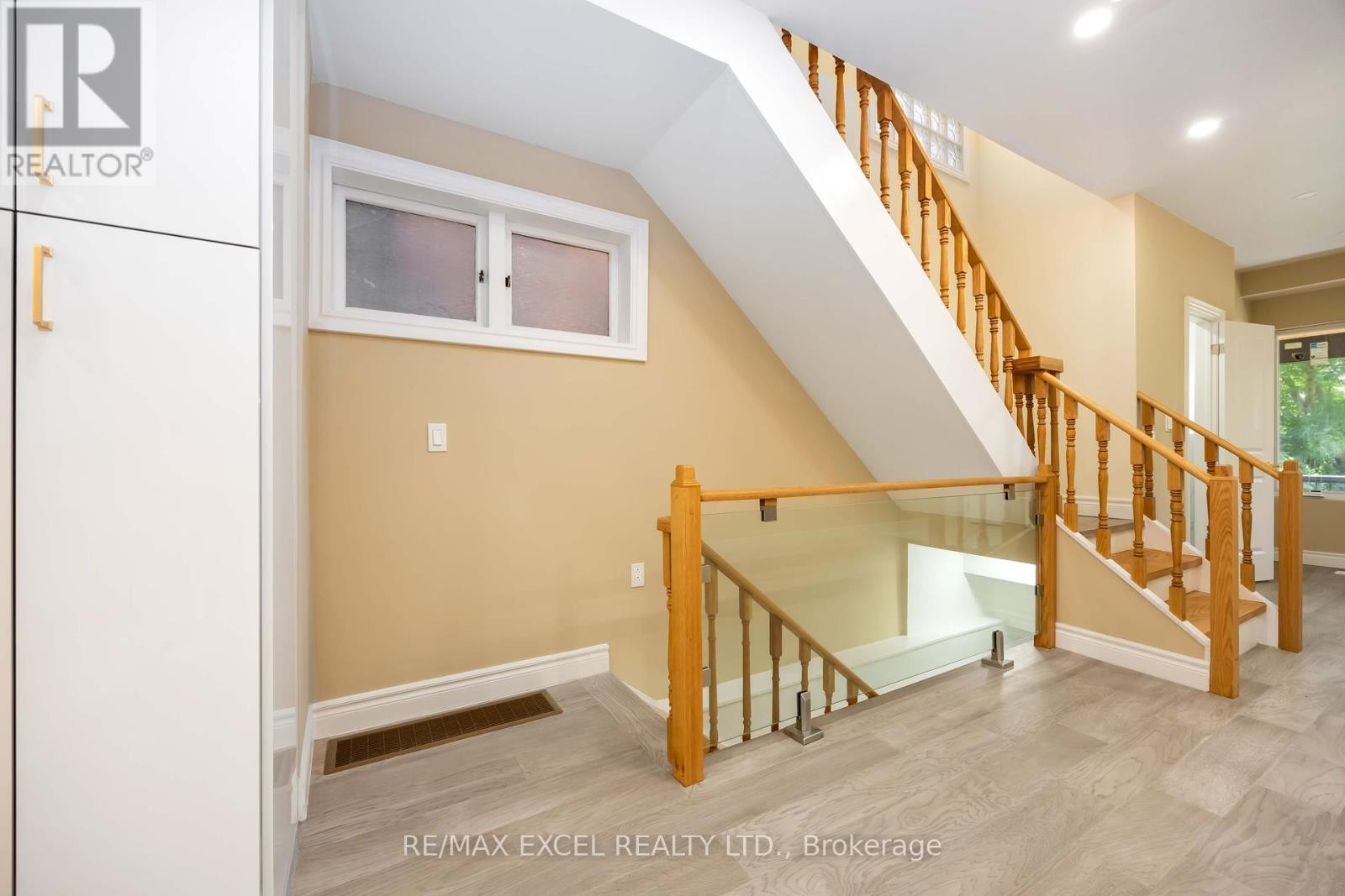 












75 HARVIE AVENUE

,
Toronto (Corso Italia-Davenport),




Ontario
M6E4K4

