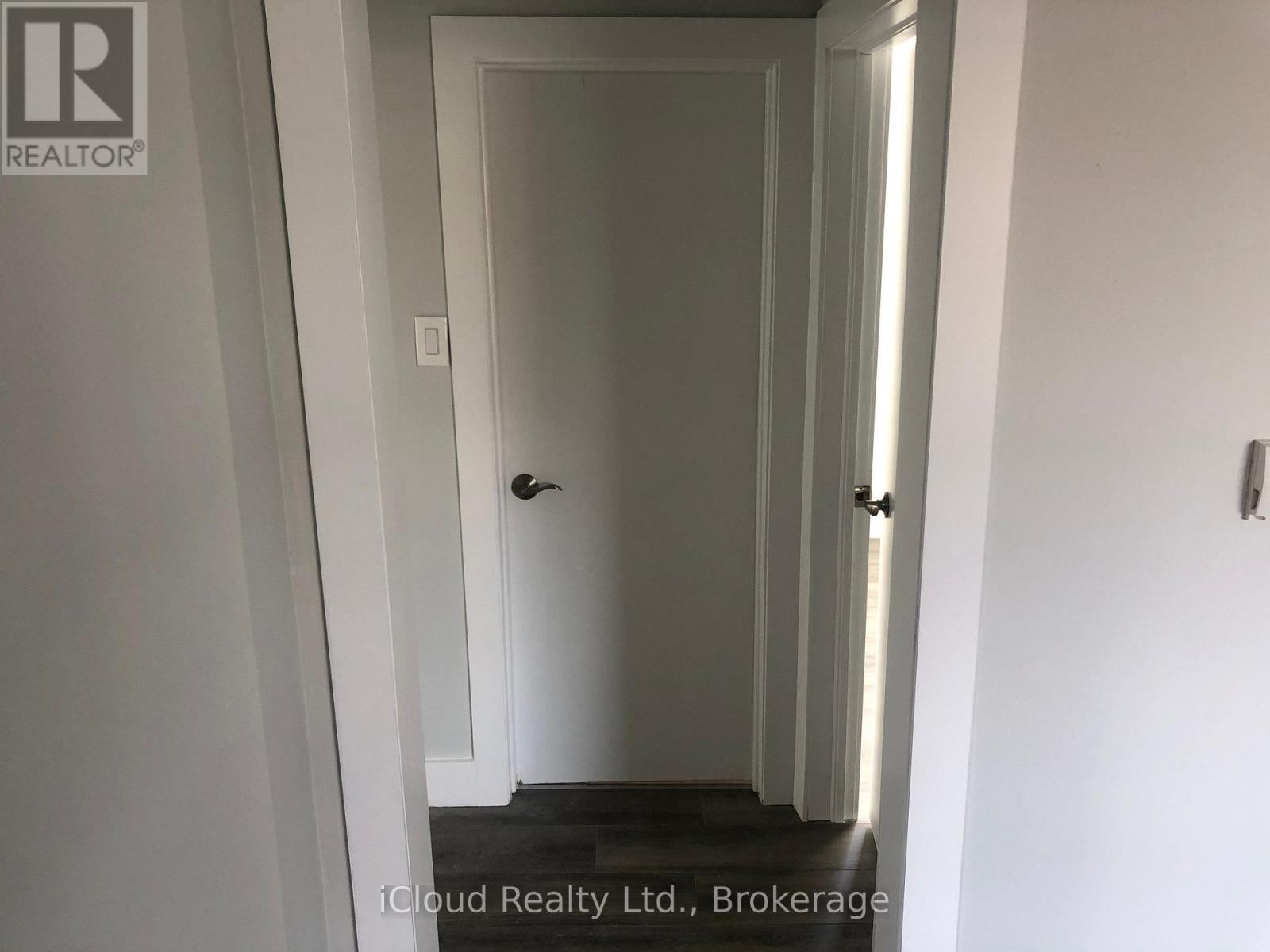 












2 - 1 HENDERSON AVENUE

,
Brampton (Downtown Brampton),




Ontario
L6Y2A3

