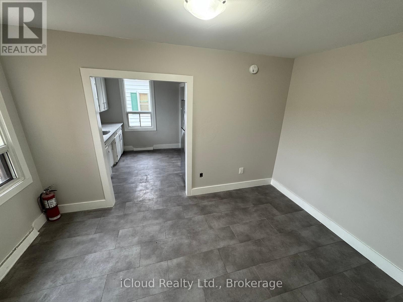 












2 - 1 HENDERSON AVENUE

,
Brampton (Downtown Brampton),




Ontario
L6Y2A3

