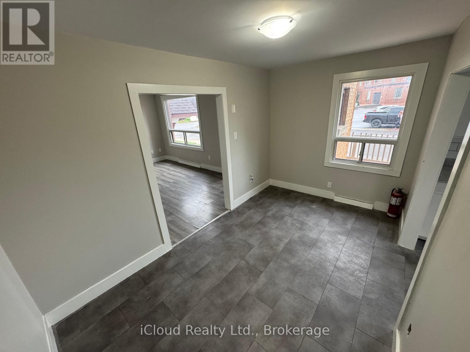 












2 - 1 HENDERSON AVENUE

,
Brampton (Downtown Brampton),




Ontario
L6Y2A3


