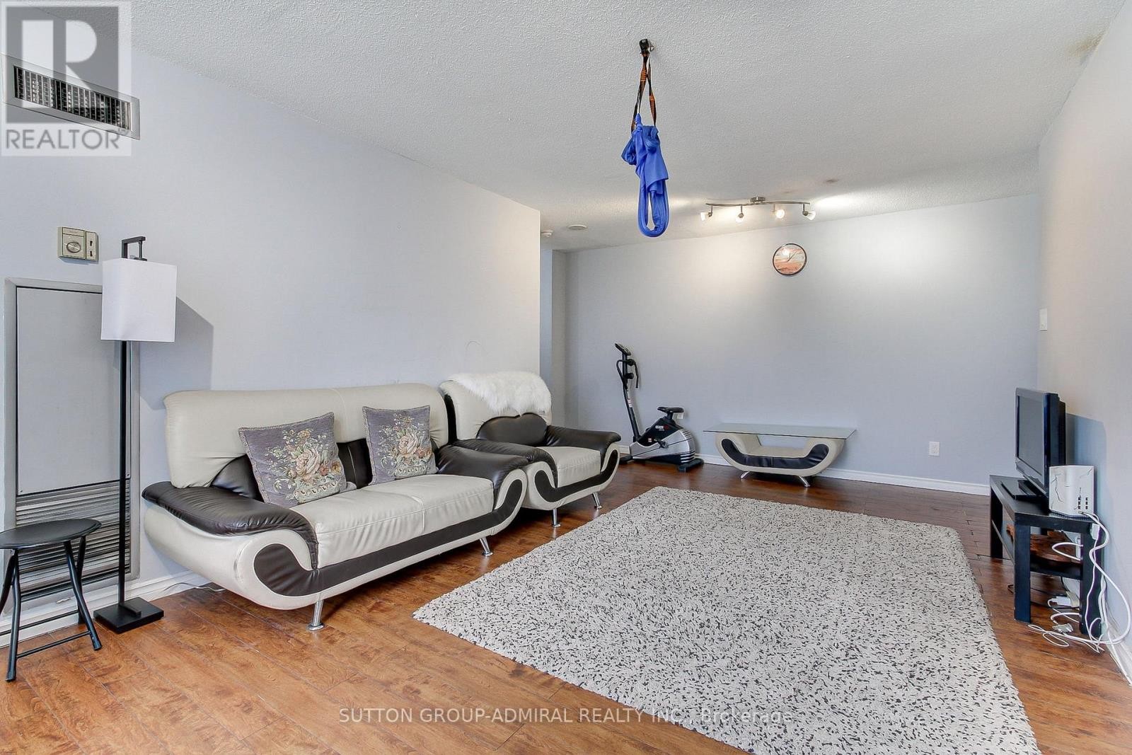 












1205 - 2470 EGLINTON AVENUE

,
Toronto (Beechborough-Greenbrook),




Ontario
M6M5E7

