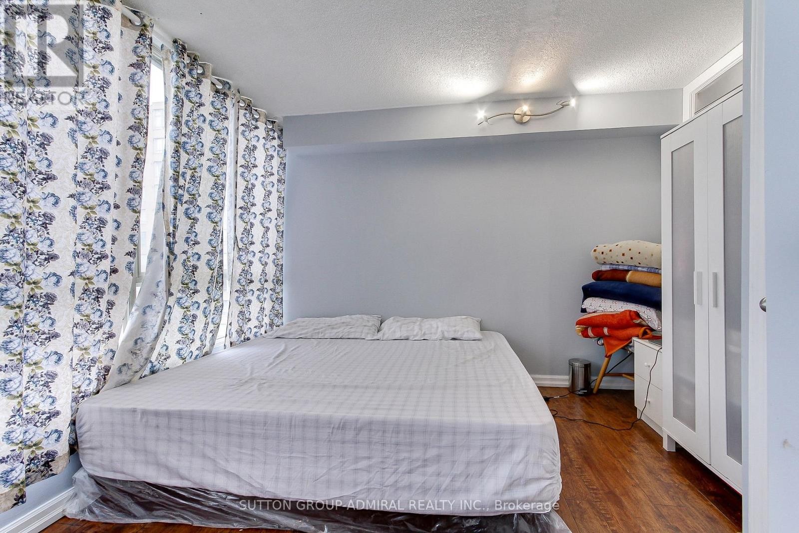












1205 - 2470 EGLINTON AVENUE

,
Toronto (Beechborough-Greenbrook),




Ontario
M6M5E7


