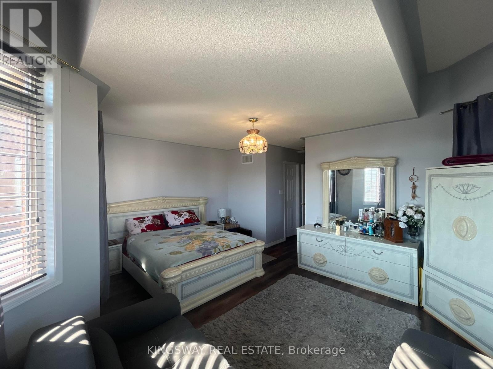 












5998 GANT CRESCENT

,
Mississauga (East Credit),




Ontario
L5V2T6

