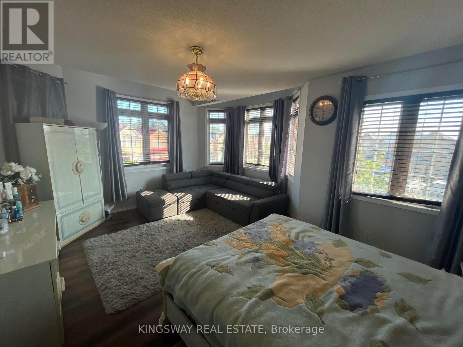 












5998 GANT CRESCENT

,
Mississauga (East Credit),




Ontario
L5V2T6


