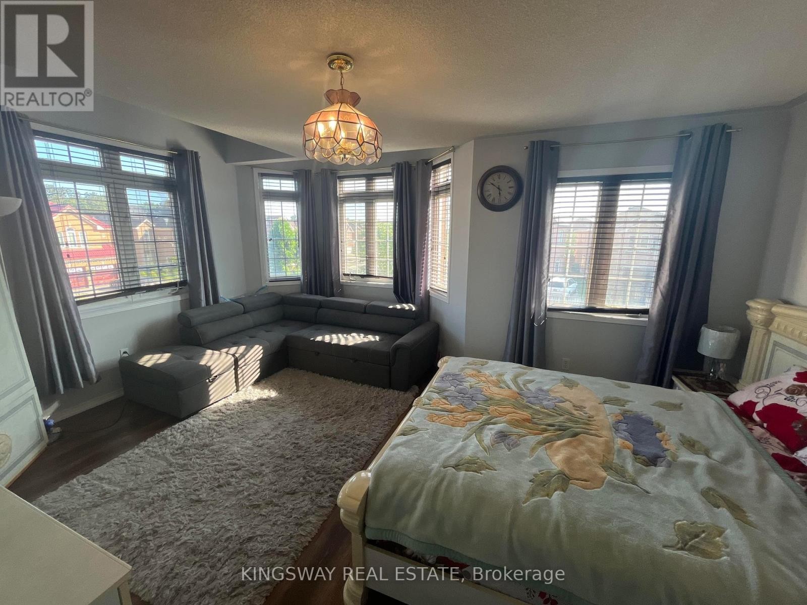 












5998 GANT CRESCENT

,
Mississauga (East Credit),




Ontario
L5V2T6

