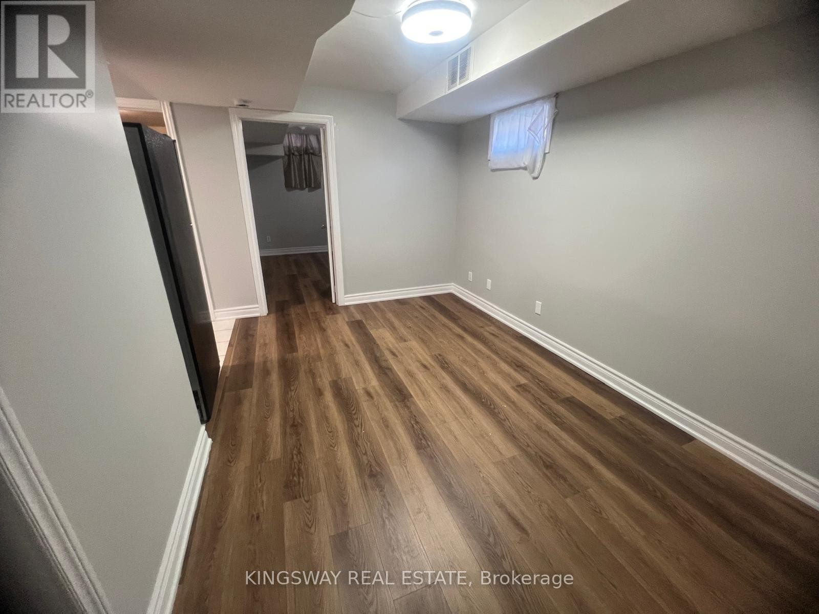 












5998 GANT CRESCENT

,
Mississauga (East Credit),




Ontario
L5V2T6

