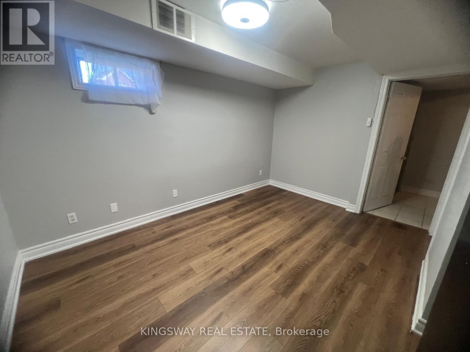 












5998 GANT CRESCENT

,
Mississauga (East Credit),




Ontario
L5V2T6

