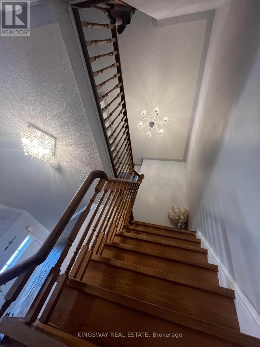 












5998 GANT CRESCENT

,
Mississauga (East Credit),




Ontario
L5V2T6

