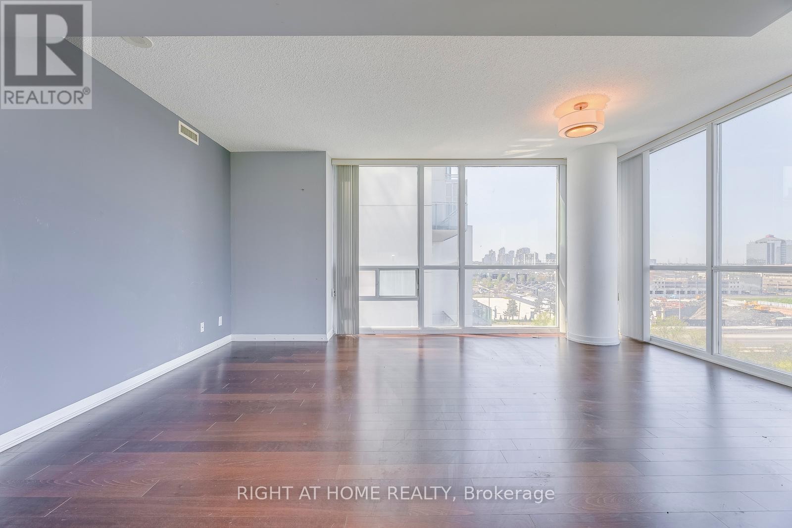 












802 - 223 WEBB DRIVE

,
Mississauga (City Centre),




Ontario
L5B0E8


