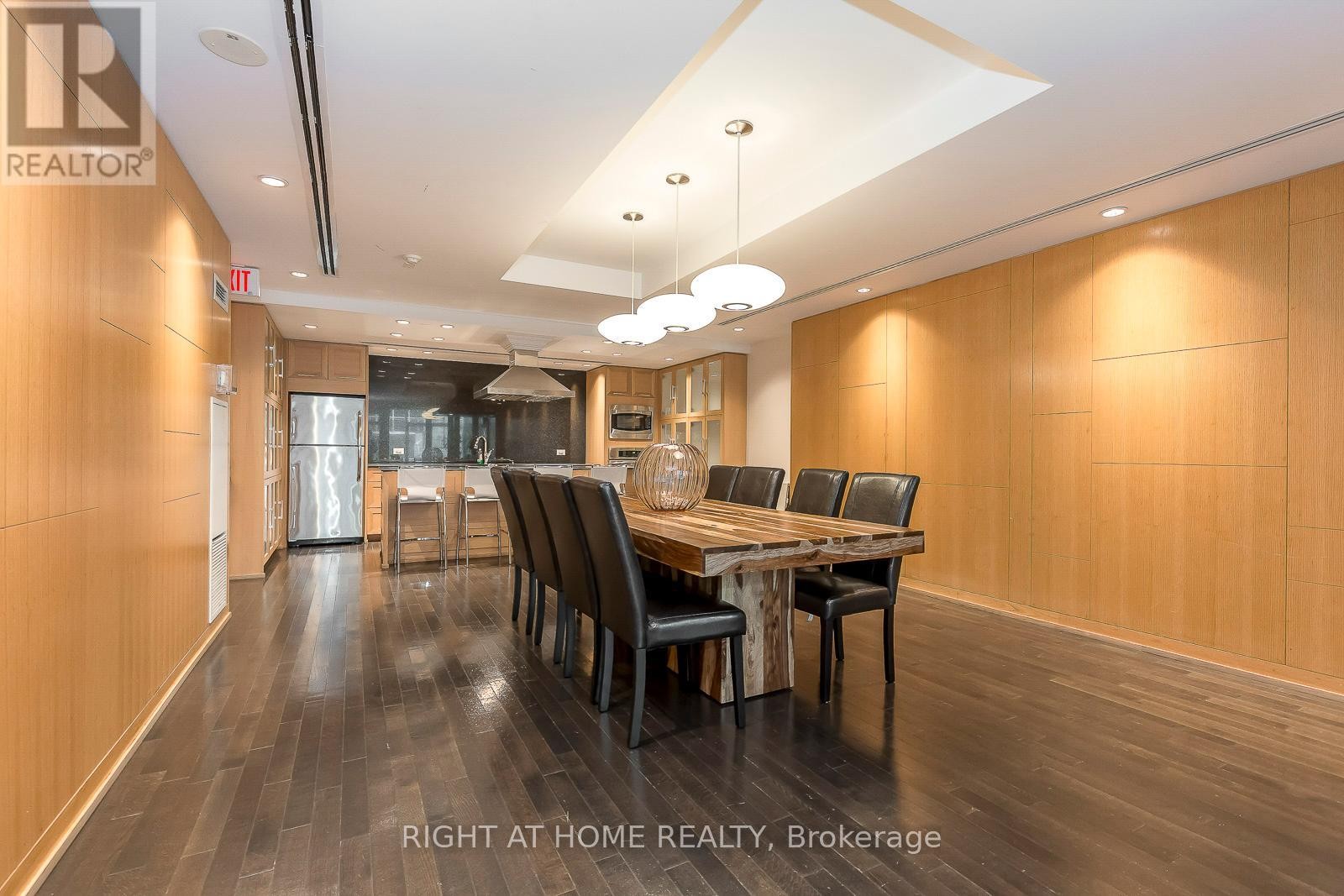 












802 - 223 WEBB DRIVE

,
Mississauga (City Centre),




Ontario
L5B0E8

