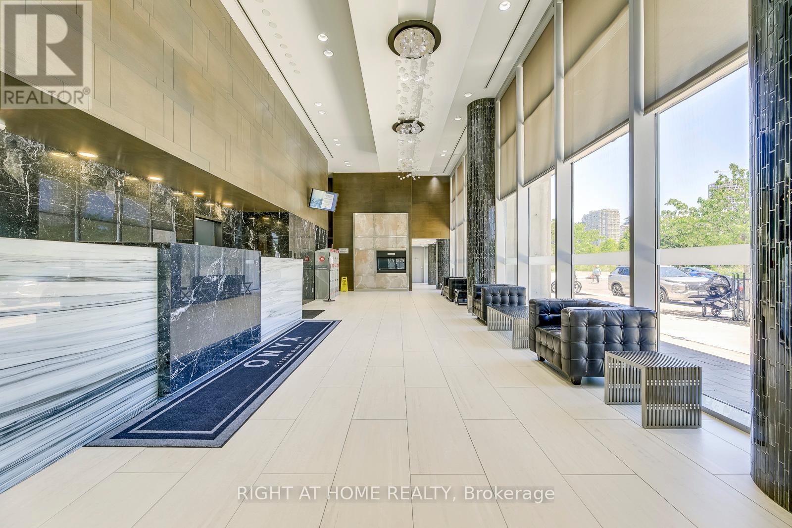 












802 - 223 WEBB DRIVE

,
Mississauga (City Centre),




Ontario
L5B0E8

