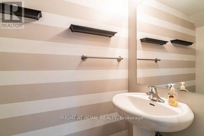 












15 - 2468 POST ROAD

,
Oakville (RO River Oaks),




Ontario
L6H0J2


