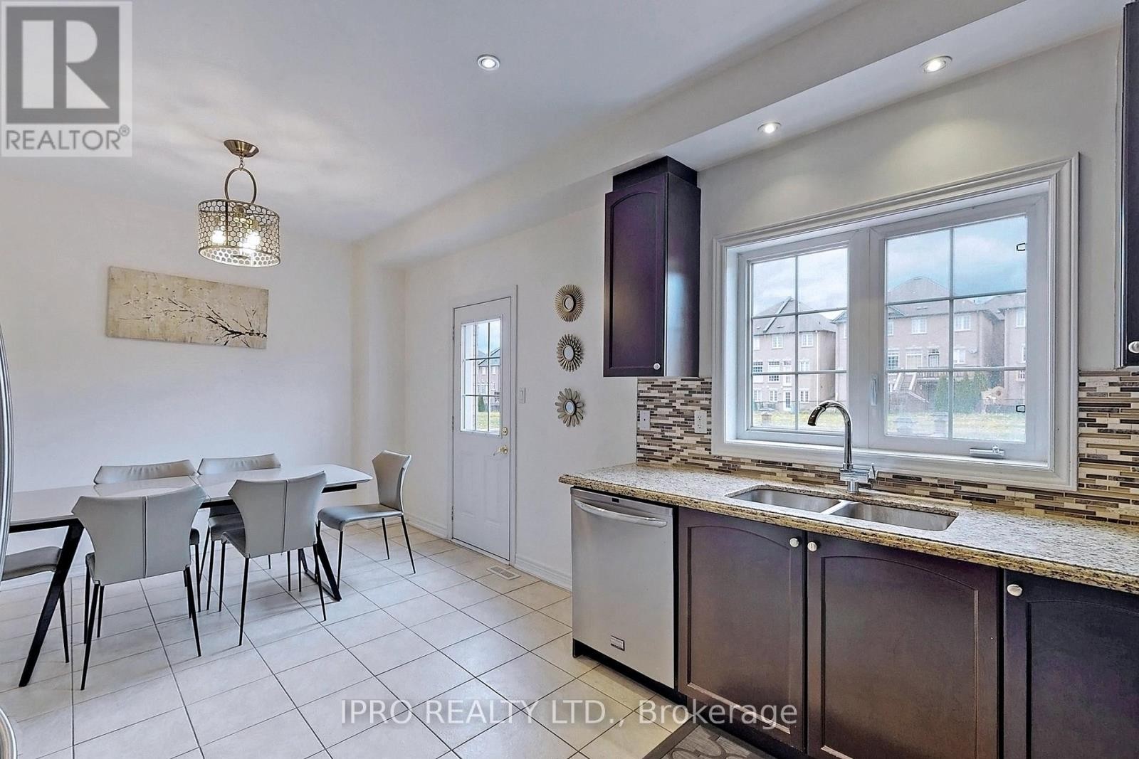 












48 ARIZONA DRIVE

,
Brampton (Bram West),




Ontario
L6Y0R6

