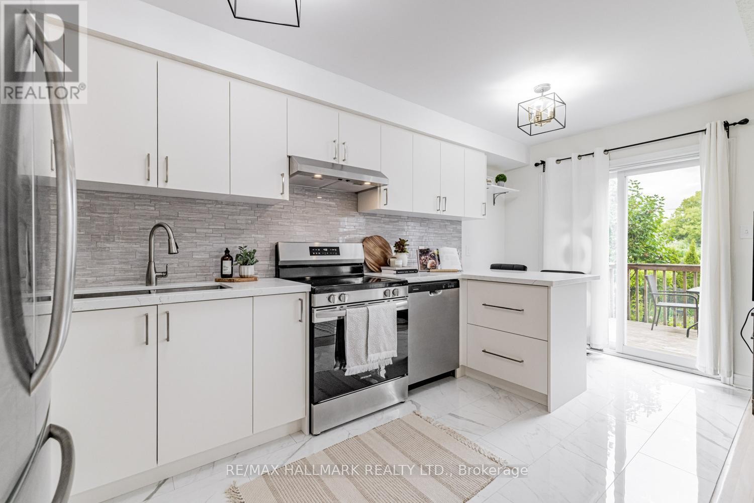 












109 GRAPEVINE ROAD

,
Caledon (Bolton West),




Ontario
L7E2M6

