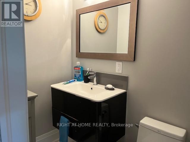 












1 - 294 SOUTH KINGSWAY ROAD

,
Toronto (High Park-Swansea),




Ontario
M6S3T9

