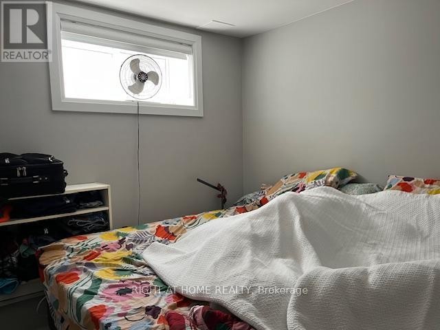 












1 - 294 SOUTH KINGSWAY ROAD

,
Toronto (High Park-Swansea),




Ontario
M6S3T9


