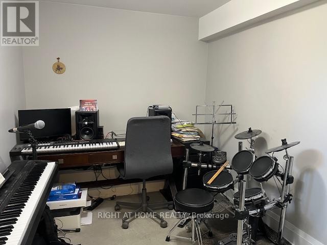 












1 - 294 SOUTH KINGSWAY ROAD

,
Toronto (High Park-Swansea),




Ontario
M6S3T9

