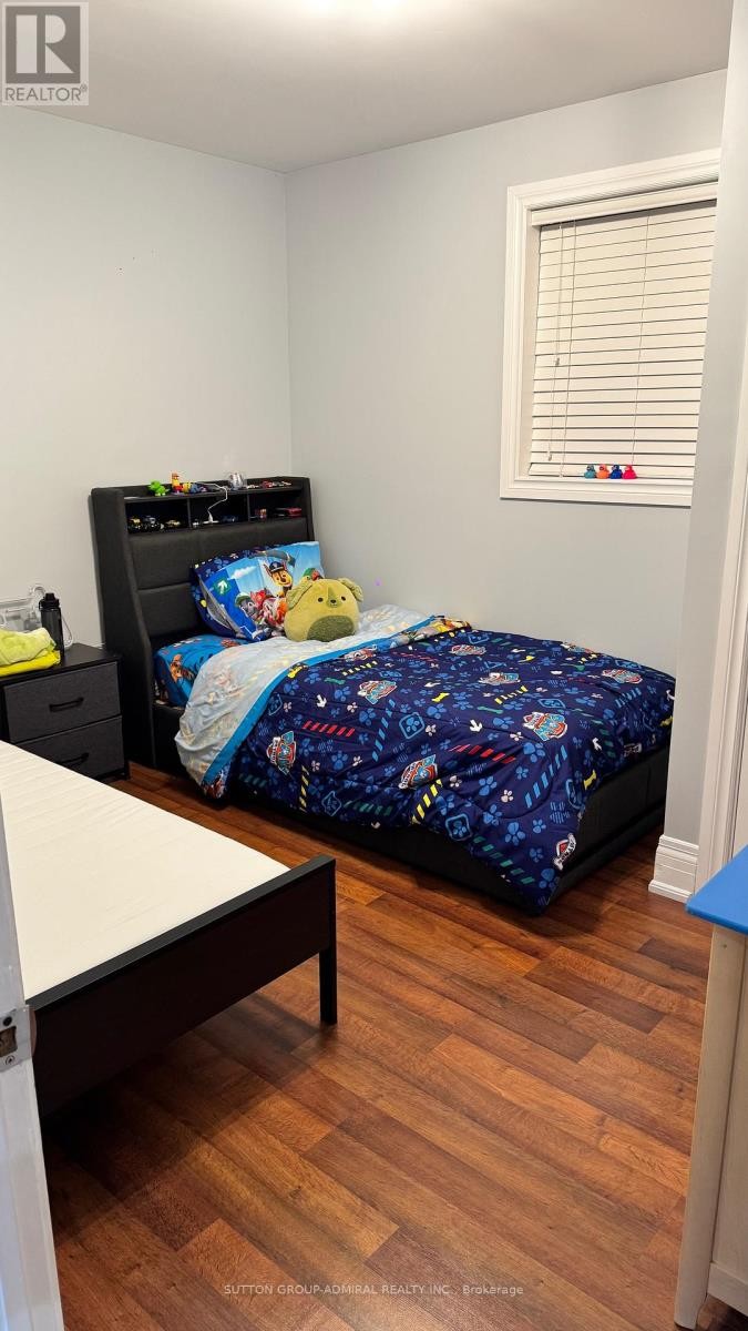 












29 MAYALL AVENUE

,
Toronto (Downsview-Roding-CFB),




Ontario
M3L1E7

