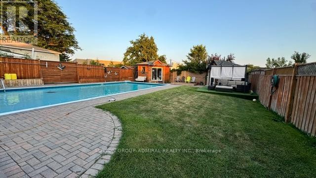 












29 MAYALL AVENUE

,
Toronto (Downsview-Roding-CFB),




Ontario
M3L1E7

