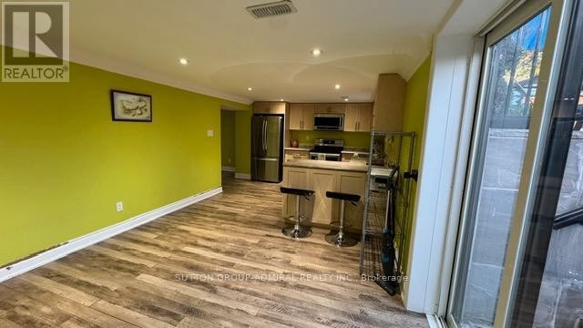












29 MAYALL AVENUE

,
Toronto (Downsview-Roding-CFB),




Ontario
M3L1E7

