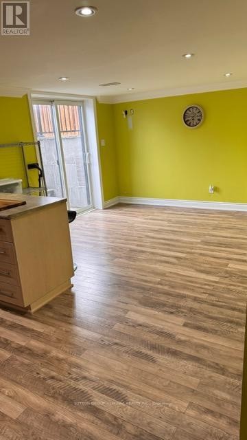 












29 MAYALL AVENUE

,
Toronto (Downsview-Roding-CFB),




Ontario
M3L1E7

