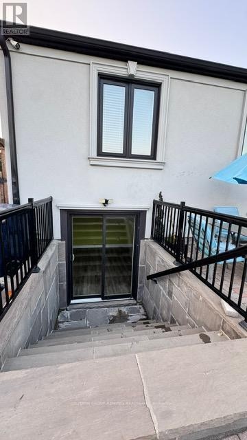 












29 MAYALL AVENUE

,
Toronto (Downsview-Roding-CFB),




Ontario
M3L1E7

