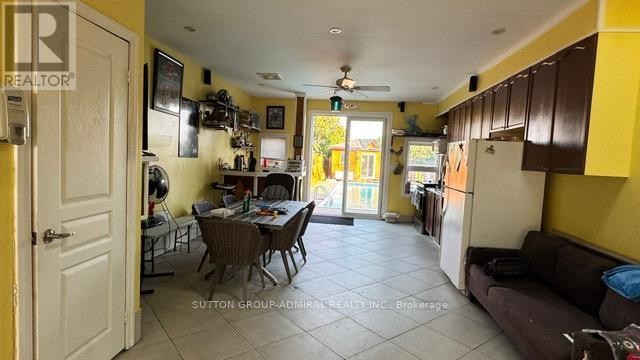 












29 MAYALL AVENUE

,
Toronto (Downsview-Roding-CFB),




Ontario
M3L1E7

