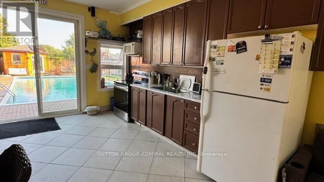 












29 MAYALL AVENUE

,
Toronto (Downsview-Roding-CFB),




Ontario
M3L1E7

