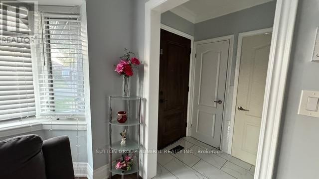 












29 MAYALL AVENUE

,
Toronto (Downsview-Roding-CFB),




Ontario
M3L1E7

