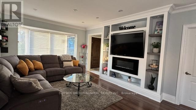 












29 MAYALL AVENUE

,
Toronto (Downsview-Roding-CFB),




Ontario
M3L1E7

