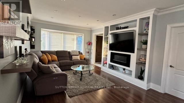 












29 MAYALL AVENUE

,
Toronto (Downsview-Roding-CFB),




Ontario
M3L1E7

