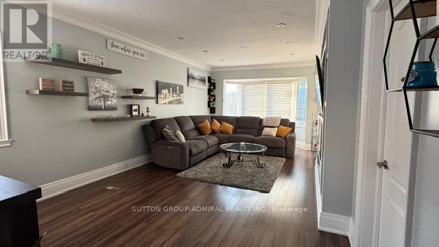 












29 MAYALL AVENUE

,
Toronto (Downsview-Roding-CFB),




Ontario
M3L1E7

