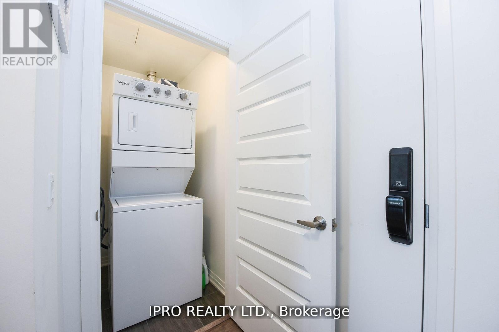 












004 - 95 DUNDAS ST W STREET

,
Oakville (GO Glenorchy),




Ontario
L6M5N4

