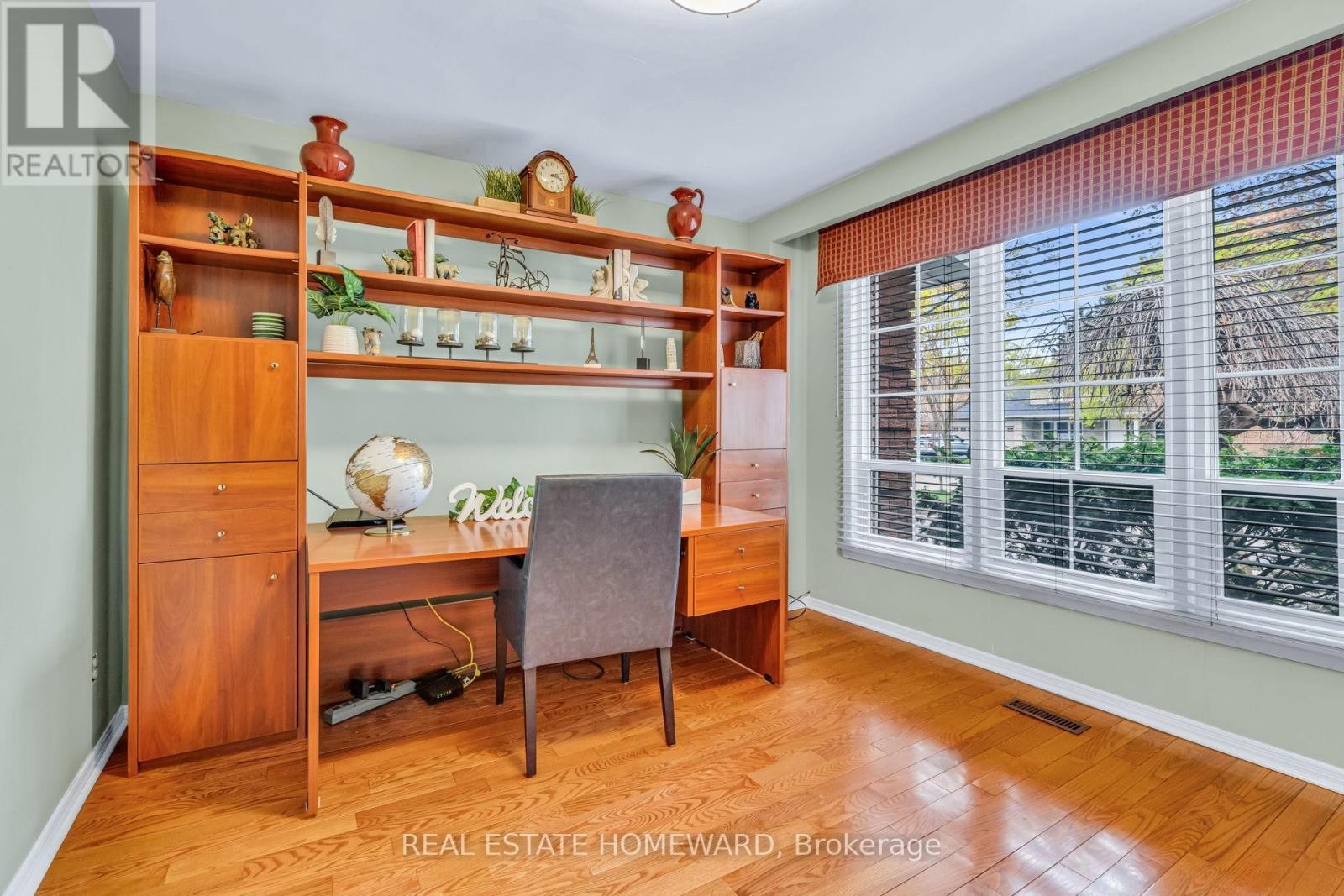 












2032 SHANNON DRIVE

,
Mississauga (Sheridan),




Ontario
L5H3W3

