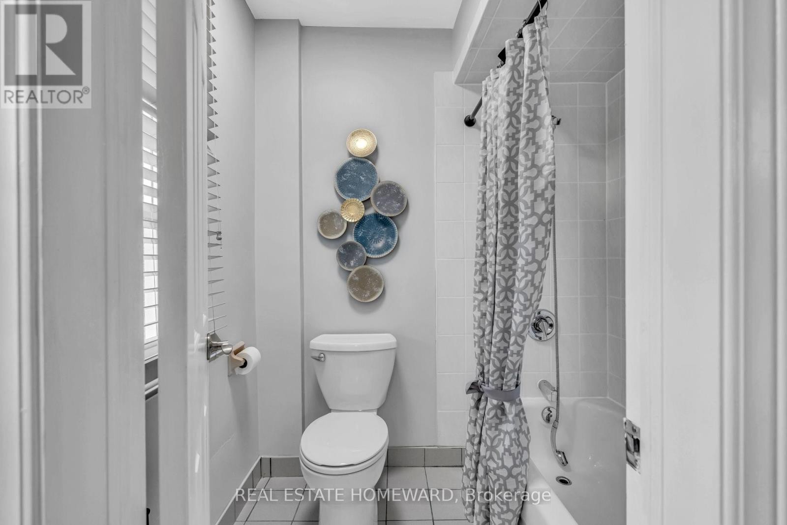 












2032 SHANNON DRIVE

,
Mississauga (Sheridan),




Ontario
L5H3W3

