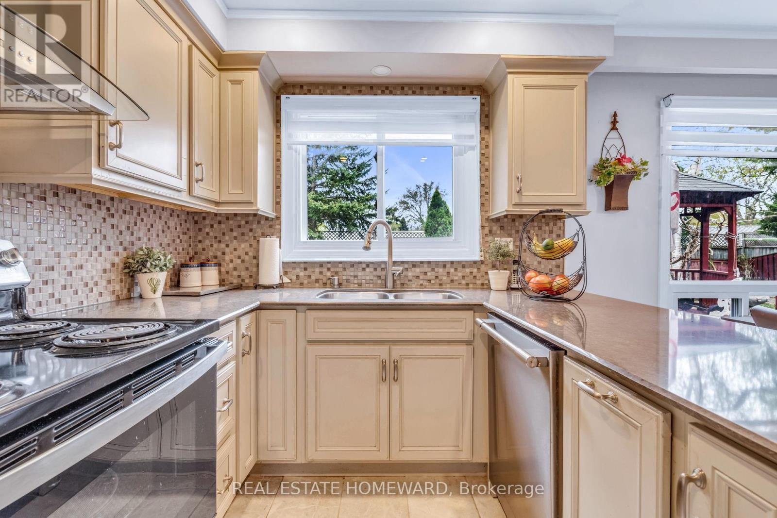 












2032 SHANNON DRIVE

,
Mississauga (Sheridan),




Ontario
L5H3W3

