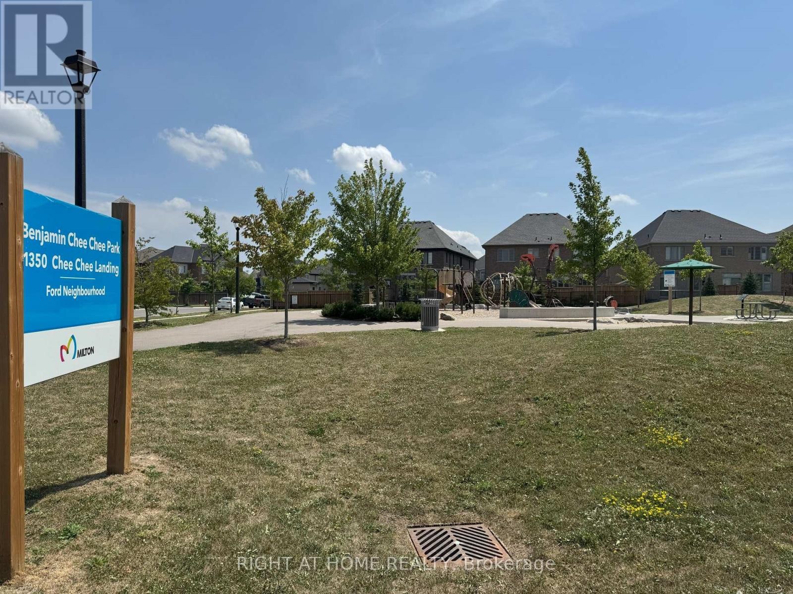 












1323 CHEE CHEE LANDING

,
Milton (FO Ford),




Ontario
L9E1L3

