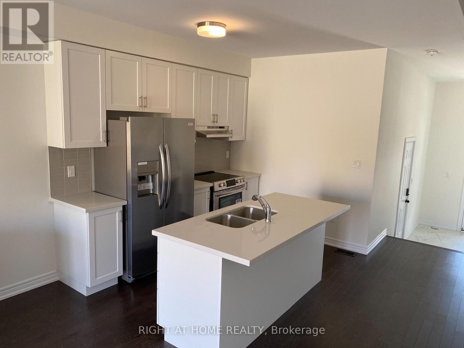 












1323 CHEE CHEE LANDING

,
Milton (FO Ford),




Ontario
L9E1L3

