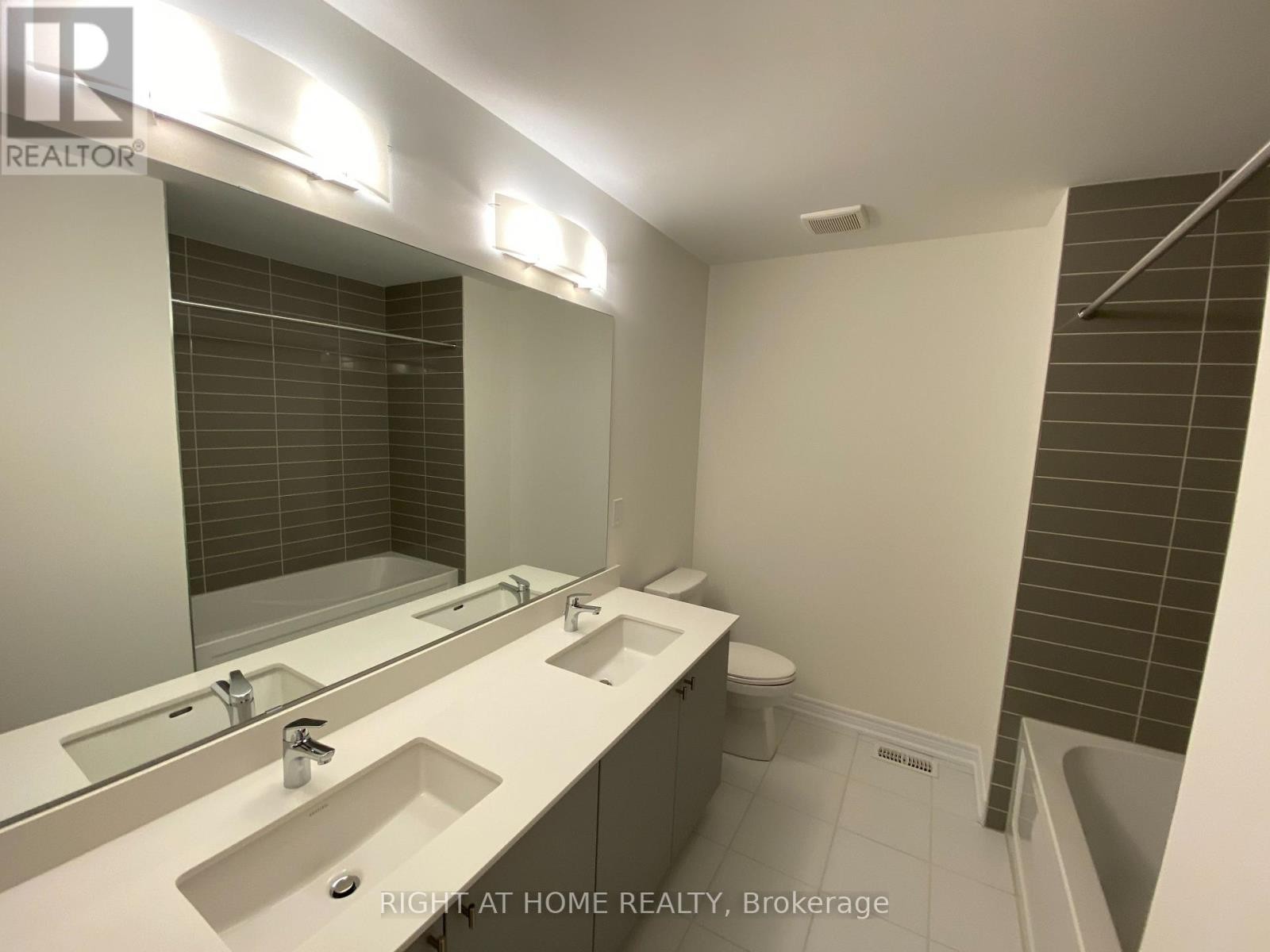












1323 CHEE CHEE LANDING

,
Milton (FO Ford),




Ontario
L9E1L3

